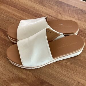 Adrienne Vittadini white sandals, Province, size 9.5, good condition